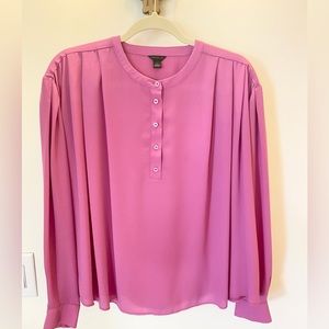 Ann Taylor Long Sleeve Pleated Button Blouse in Magenta, Size Small